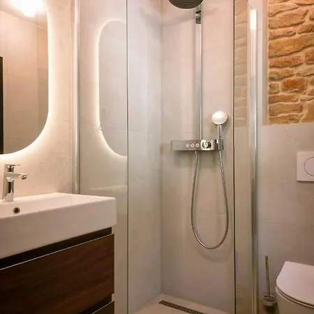 Serenity 10p. - Zazu Vila Girona